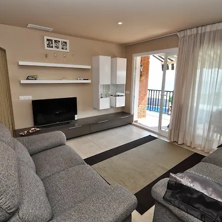Town House Trull Lloretholiday * يوريت دي مار